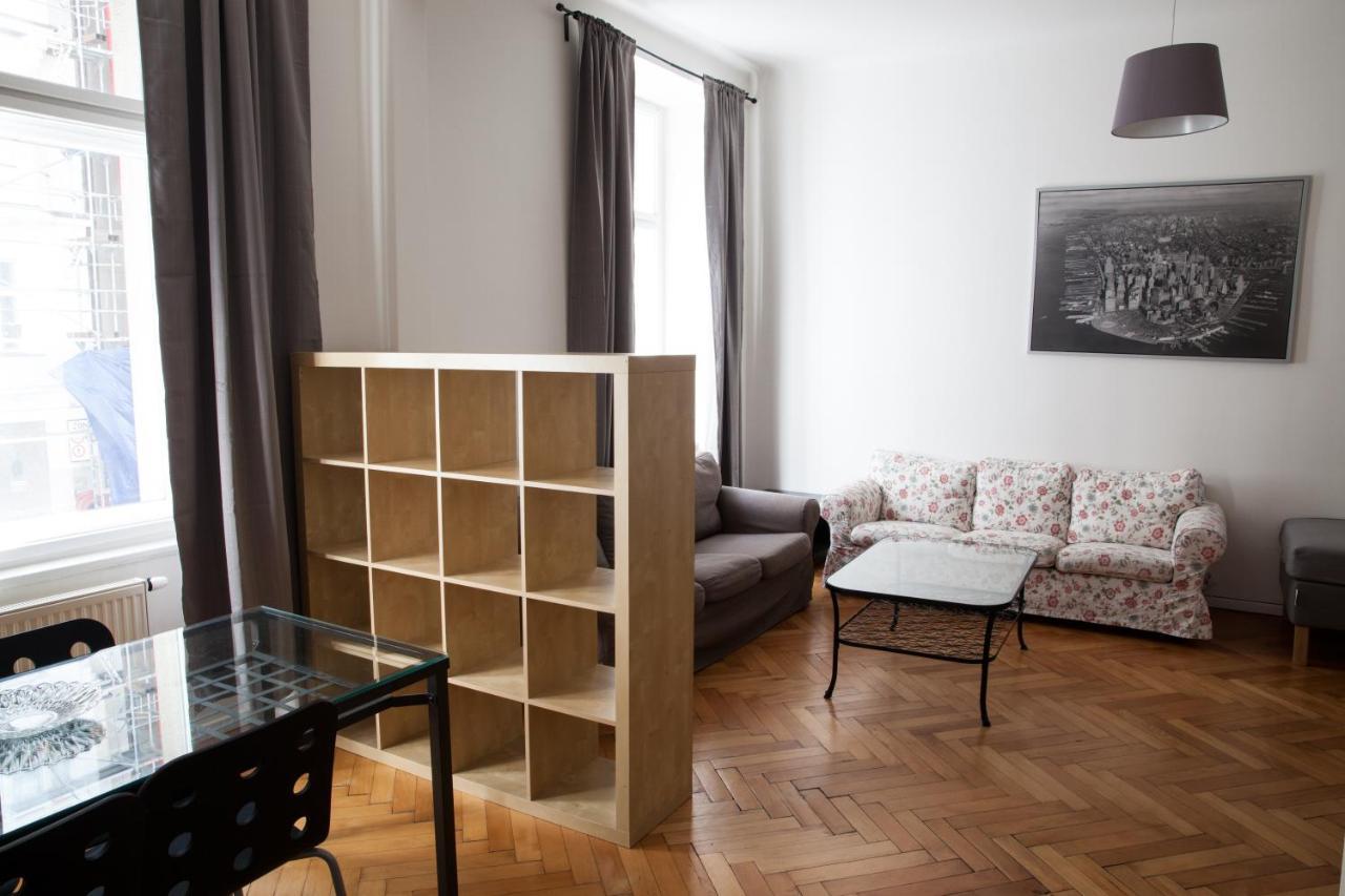 2B Pechackova Family Apartment With Balcony By The River Прага Екстериор снимка